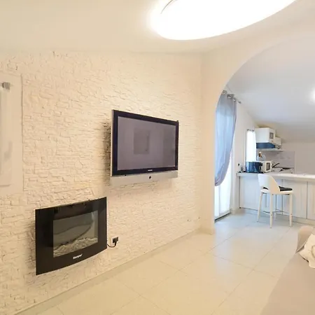 1 Bedroom Pet Friendly In Apartment Imperia